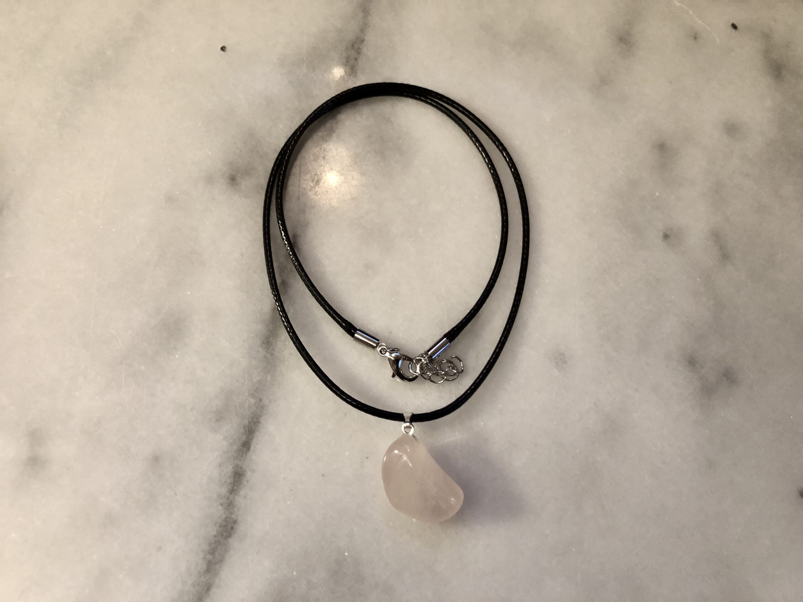 Nugget rosenkvarts med halsband